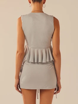 Элегантный женский комплект из двух предметов, укороченный топ без рукавов на шнуровке и облегающая юбка с оборками на высокой талии и открытым пупком в идеальном состоянии